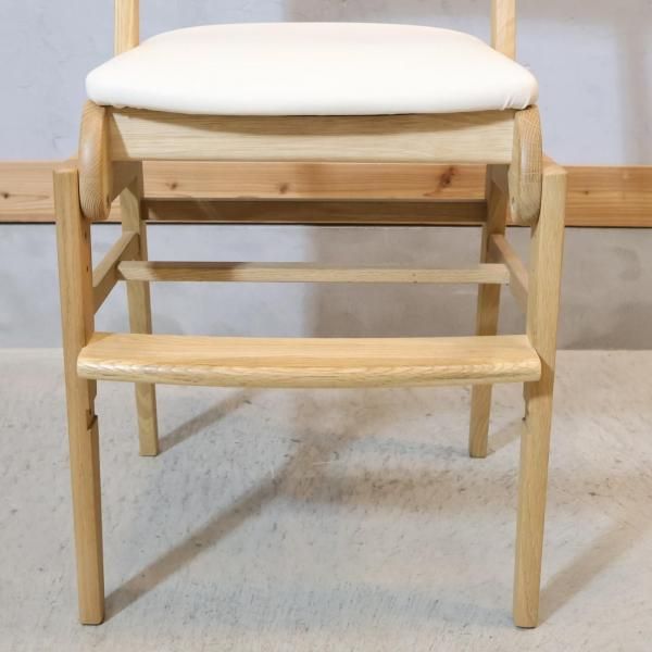 karimoku(カリモク)のデスクチェアー/XT0611IEです。座面と足