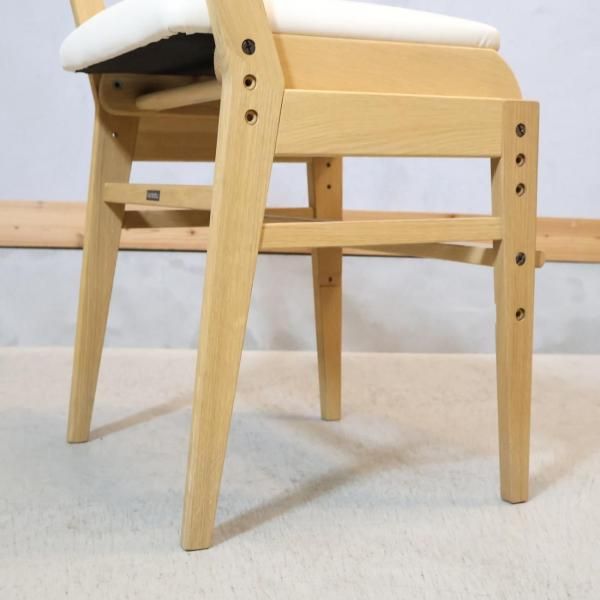 karimoku(カリモク)のデスクチェアー/XT0611IEです。座面と足