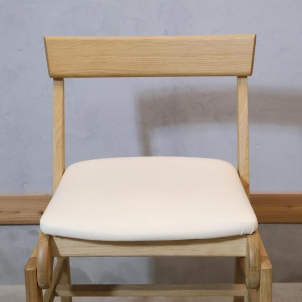 karimoku(カリモク)のデスクチェアー/XT0611IEです。座面と足のせ板は