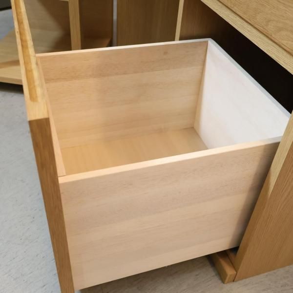 人気の無印良品(MUJI)のオーク材 カップボードです！！シンプルで低め