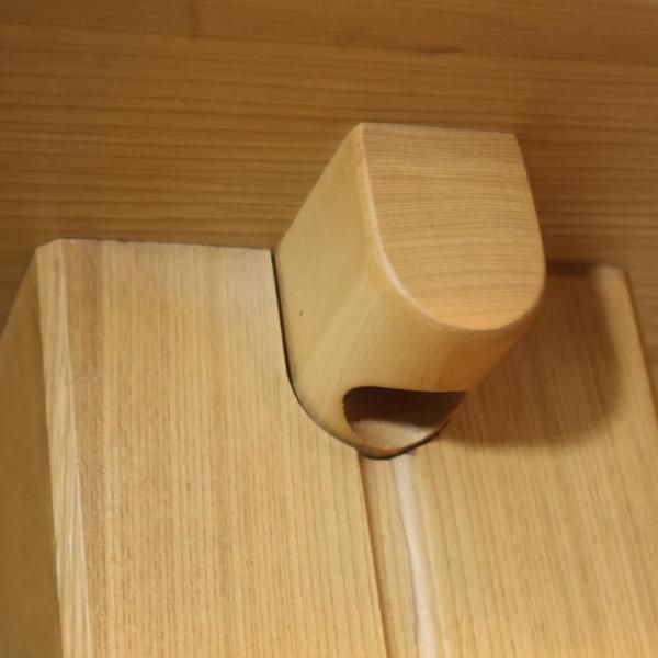 karimoku-木挽きシリーズ リビングテーブル　座卓 karimoku(カリモク家具)の木挽シリーズ 栓 和風民芸座卓です