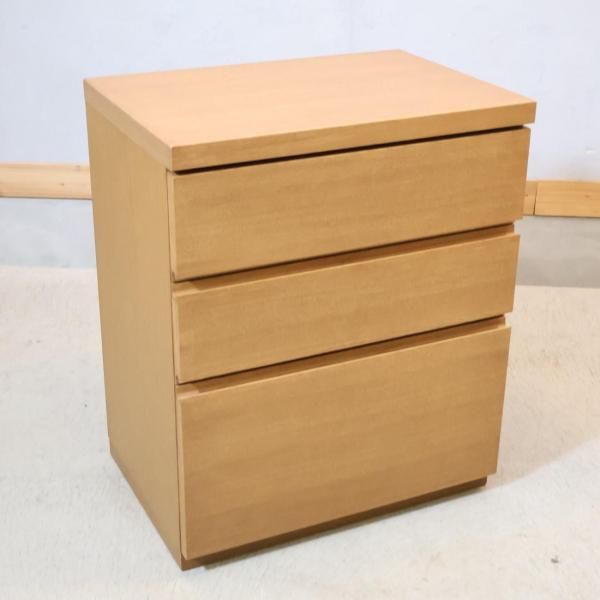 karimoku(カリモク家具)のチェストです。コンパクトなサイズ感で