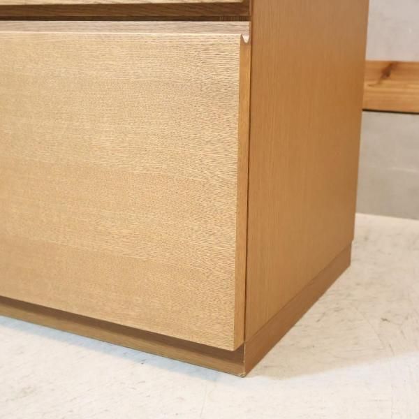 karimoku(カリモク家具)のチェストです。コンパクトなサイズ感で