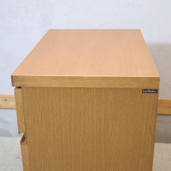 カリモク　小型チェスト　① karimoku(カリモク家具)のチェストです。コンパクトなサイズ感で