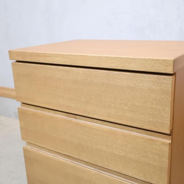 karimoku(カリモク家具)のチェストです。コンパクトなサイズ感で