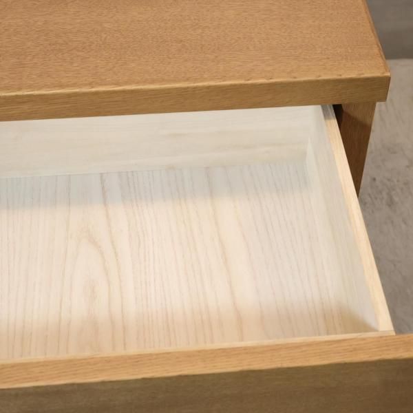 karimoku(カリモク家具)のチェストです。コンパクトなサイズ感で