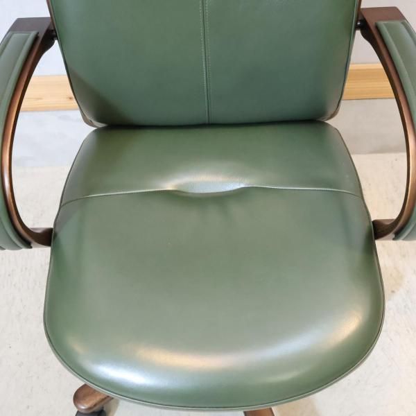 人気のkarimoku(カリモク家具)よりキャスター付き本革 ハイバック