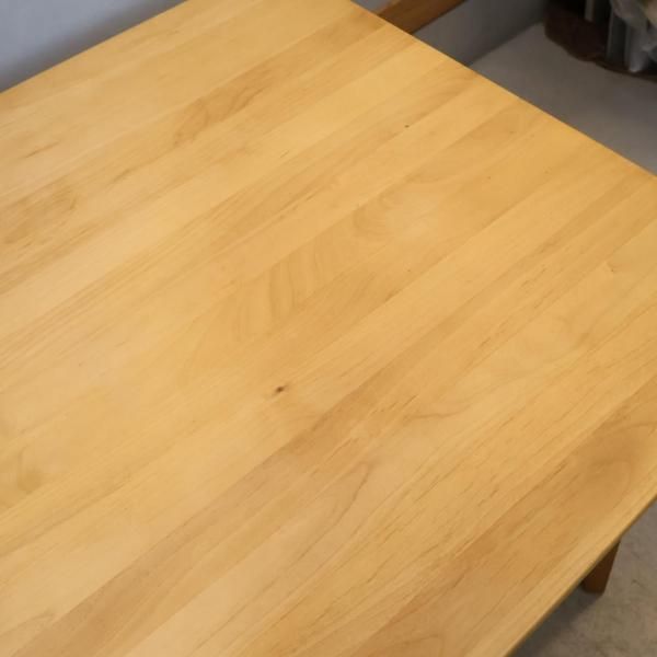 MOMO natural(モモナチュラル)の人気シリーズVIBOのダイニングテーブル