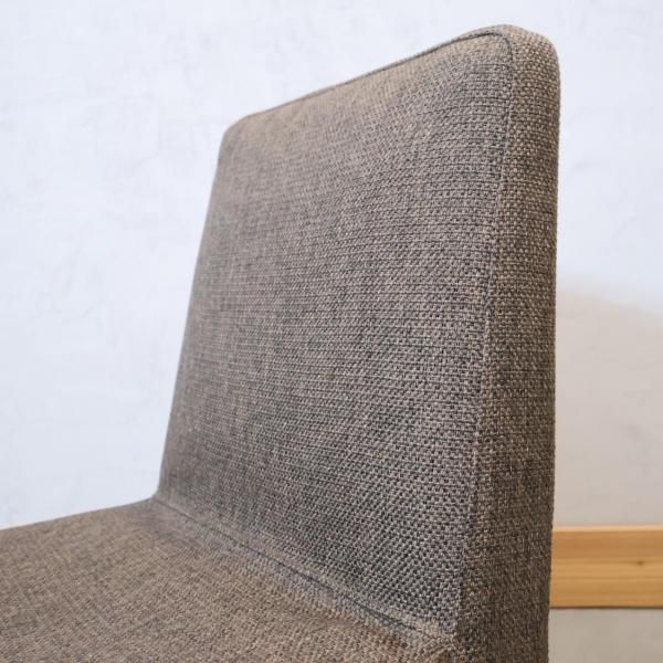 MOMO natural(モモナチュラル)のSTICK COVER CHAIR です。コンパクトな