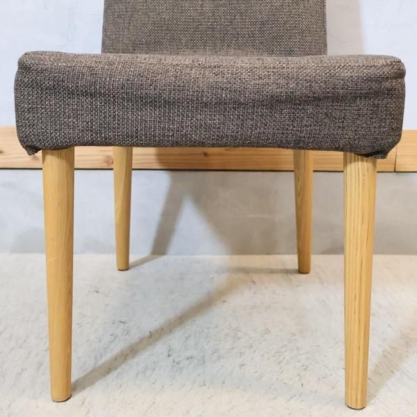 MOMO natural(モモナチュラル)のSTICK COVER CHAIR です。コンパクトな