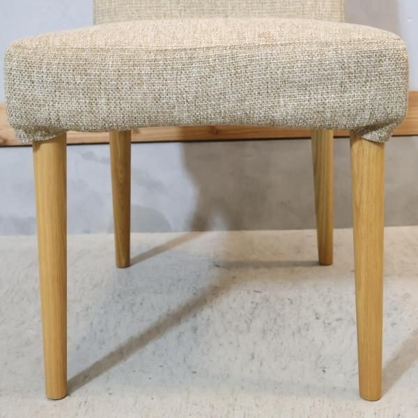 MOMO natural(モモナチュラル)のSTICK COVER CHAIR です。コンパクトな