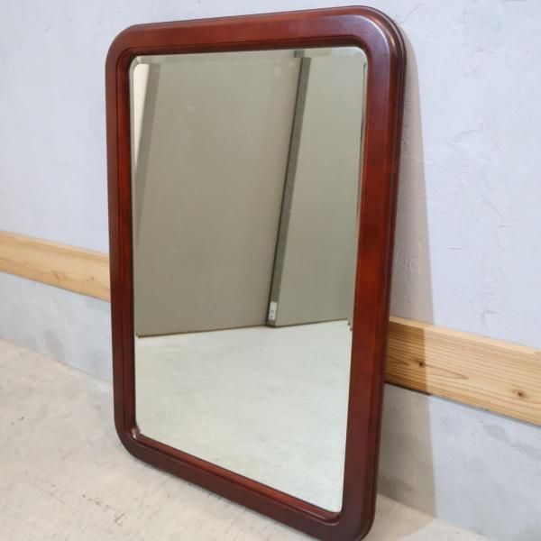 karimoku(カリモク家具)にて取り扱われていたウォールミラーです