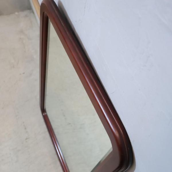 karimoku(カリモク家具)にて取り扱われていたウォールミラーです