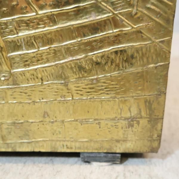 イギリスアンティークの真鍮 マガジンラックです。長い年月を経て