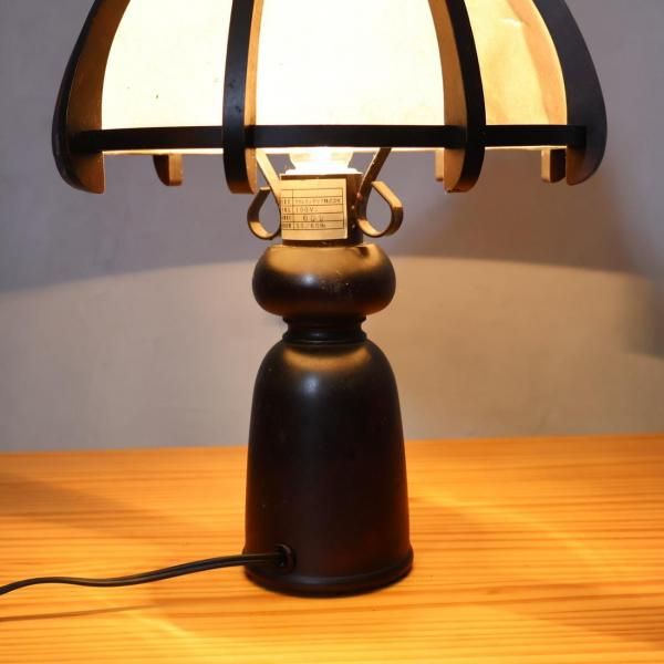 北海道民芸家具(HOKUMIN)の良質な樺材を使用したテーブルランプです