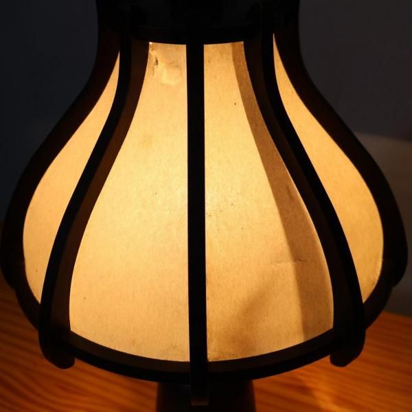 北海道民芸家具(HOKUMIN)の良質な樺材を使用したテーブルランプです