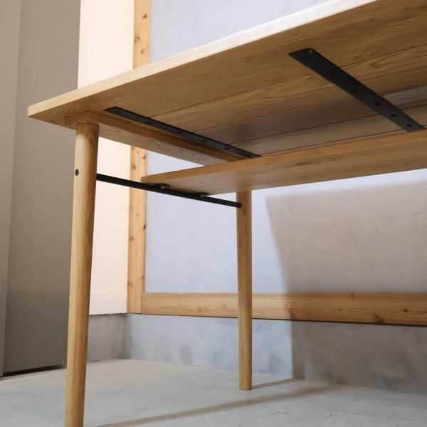 unico(ウニコ)のNEAL(ニール)シリーズのダイニングテーブルです