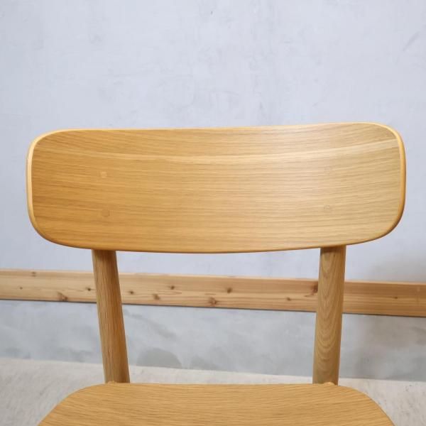 人気の無印良品(MUJI)のオーク材を使用したラウンドチェアです