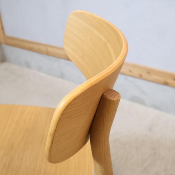 人気の無印良品(MUJI)のオーク材を使用したラウンドチェアです