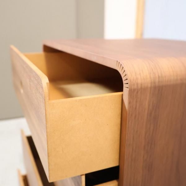 dinos(ディノス)のTiroirs(ティロワール) 6段チェストです。やさしく