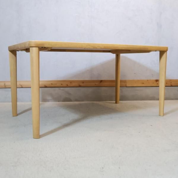 karimoku ダイニングテーブル オーク材 カントリー モダン 国産家具 karimoku(カリモク家具)のオーク材を使用したダイニングテーブル