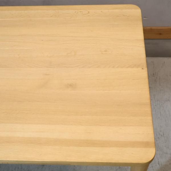 karimoku(カリモク家具)のオーク材を使用したダイニングテーブル