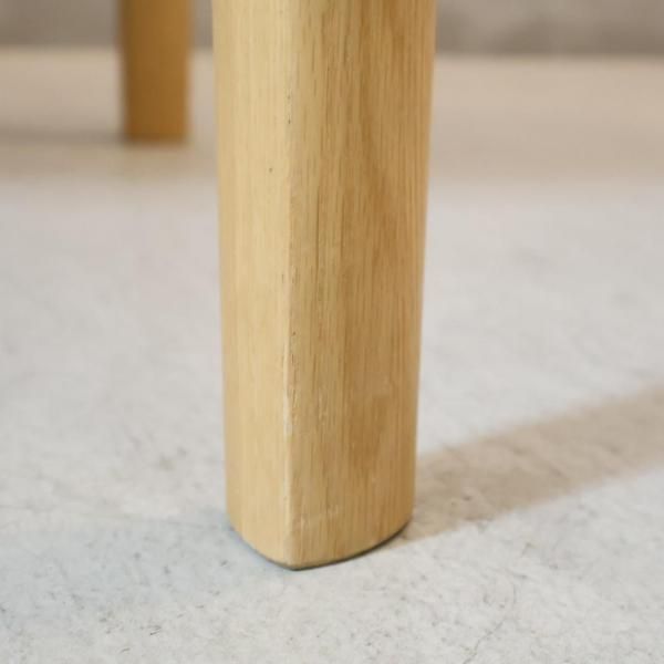 karimoku(カリモク家具)のオーク材を使用したダイニングテーブル