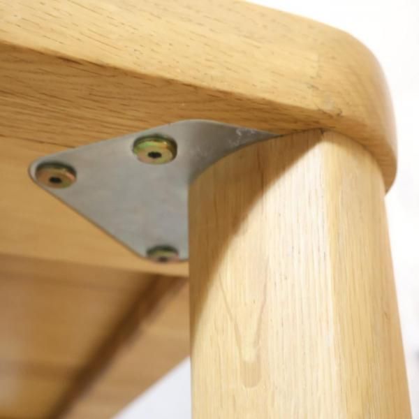 karimoku(カリモク家具)のオーク材を使用したダイニングテーブル