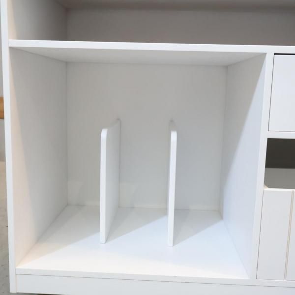 dinos(ディノス)の隠せるリビング整理ワゴンです。使いたい場所に