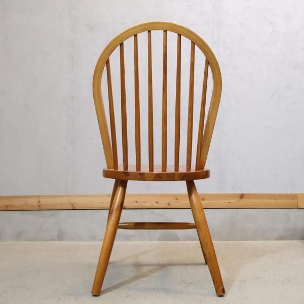 カントリースタイル ウィンザーチェア　ダイニングチェア　① 木の質感が魅力のウィンザーチェア です。カントリースタイルの