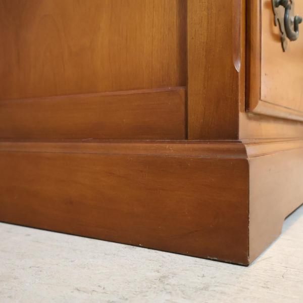 【最終価格】横浜ダニエル Daniel チェスト 樺桜 無垢材 欧風 クラシック 横浜クラシック家具 Daniel(ダニエル)の7段チェストです。樺桜