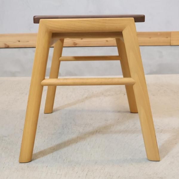 HAYAMA GARDEN(葉山ガーデン)のスタッキングスツールです。無垢材で作