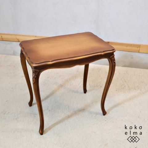 アンティーク調の猫脚 サイドテーブルです。落ち着いた色合いや