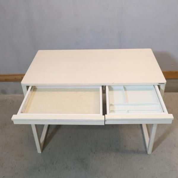 【送料込み】オカムラ　学習机　ホワイト鏡面仕上げ okamura(オカムラ)の学習机です。ホワイトカラーのシンプルな