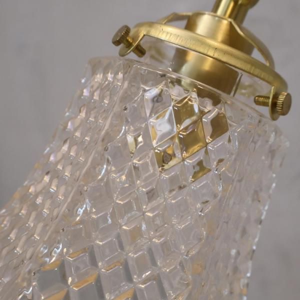 sunyow(サンヨウ)のアンティーク調テーブルランプです