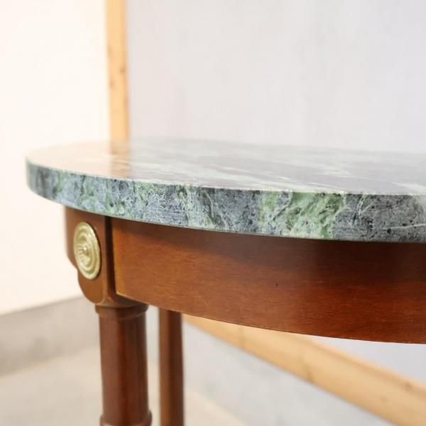 ヨーロピアンアンティーク調のコンソールテーブルです。ハーフ