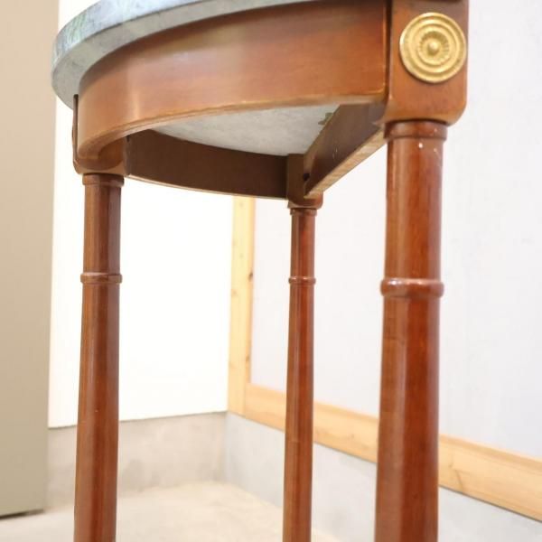 ヨーロピアンアンティーク調のコンソールテーブルです。ハーフ