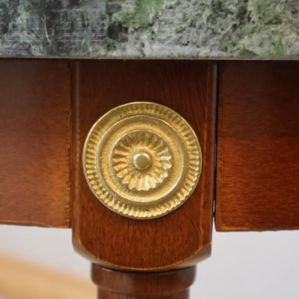 ヨーロピアンアンティーク調のコンソールテーブルです。ハーフ