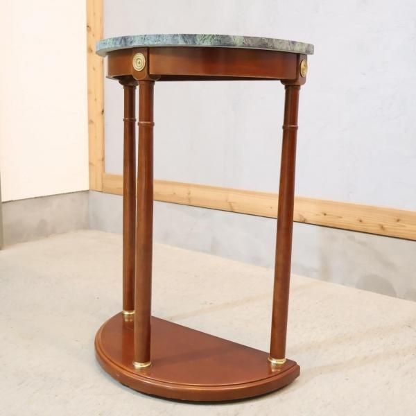 ヨーロピアンアンティーク調 コンソールテーブル ヨーロピアンアンティーク調のコンソールテーブルです。ハーフ