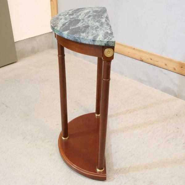 ヨーロピアンアンティーク調のコンソールテーブルです。ハーフ