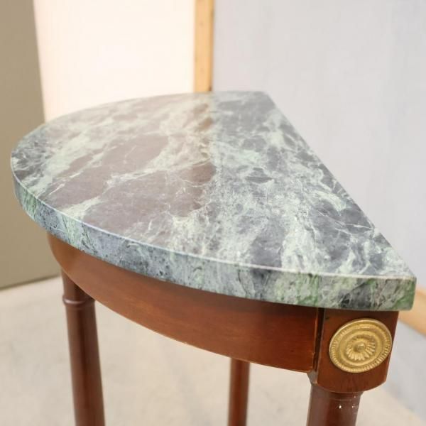 ヨーロピアンアンティーク調のコンソールテーブルです。ハーフ