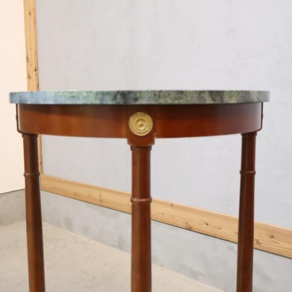 ヨーロピアンアンティーク調 コンソールテーブル ヨーロピアンアンティーク調のコンソールテーブルです。ハーフ