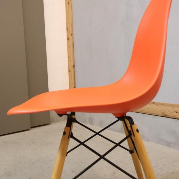 Hermanmiller(ハーマンミラー)社のイームズ ダウェルベース