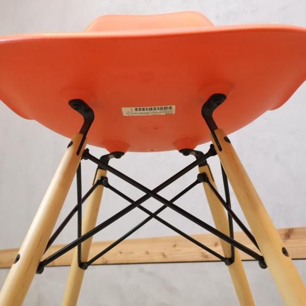 Hermanmiller(ハーマンミラー)社のイームズ ダウェルベース