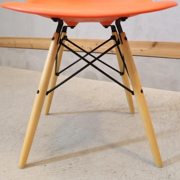 Hermanmiller(ハーマンミラー)社のイームズ ダウェルベース