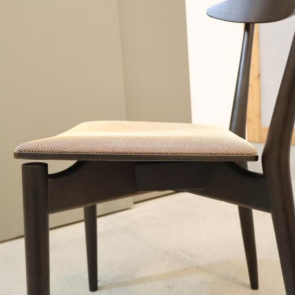 ①　旭川家具　CONDE HOUSE カンディハウス ダイニングチェア　G CONDE HOUSE ダイニングチェア 2脚セット価格です。