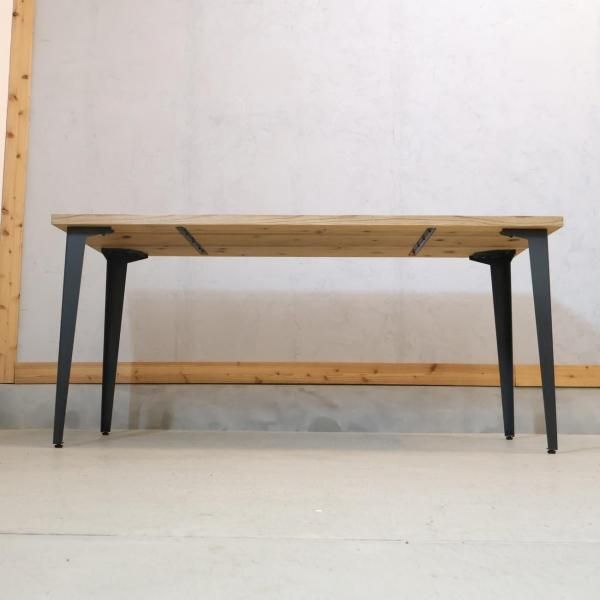 広島を拠点とする家具ブランド DICHOTOMIC(ディコトミック)の無垢古材