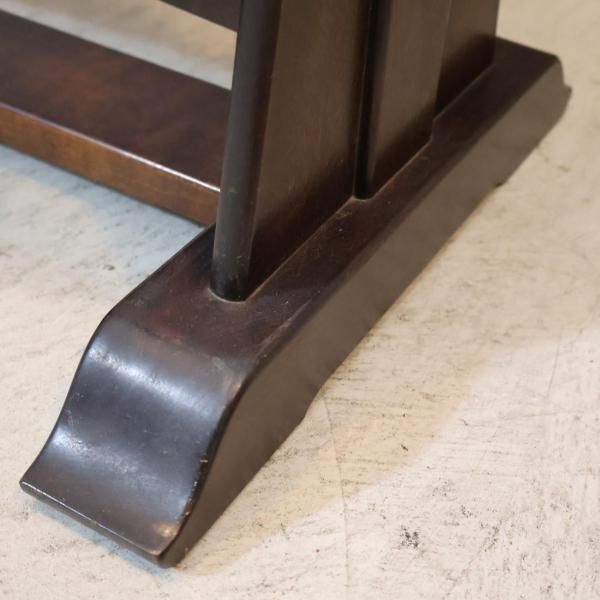 松本民芸家具のD型 姿見です。ミズメザクラ無垢材を使用した