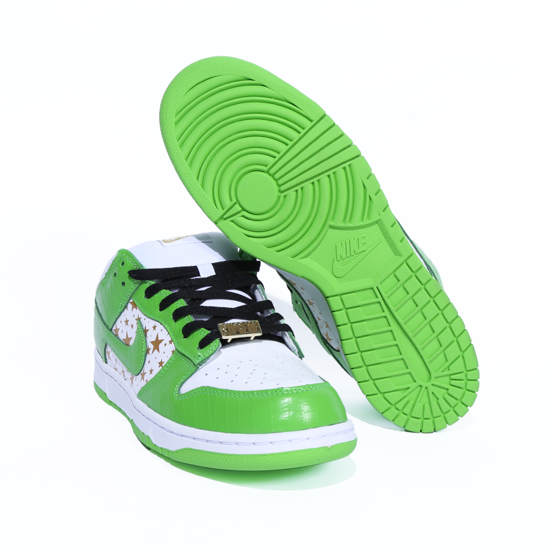 SUPREME × NIKE SB DUNK LOW GOLD STARS | 限定ゴールドスター SUPREME × NIKE SB DUNK LOW GOLD STARS | 限定ゴールドスター