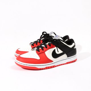 NBA×NIKE<br>DUNK LOW<br>BLACK AND CHILE RED